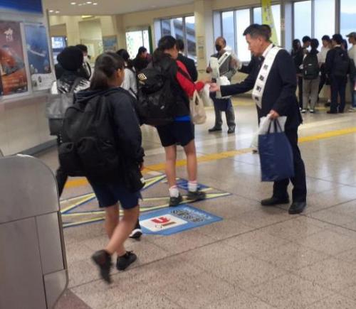 街頭啓発の様子