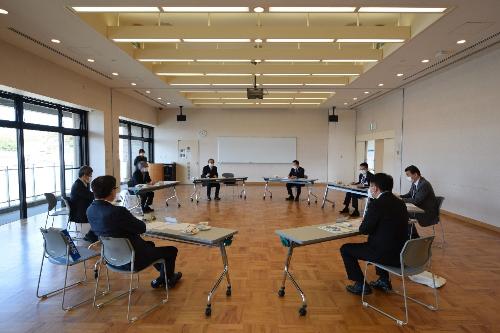 4月7日大学連携懇談会の会議風景