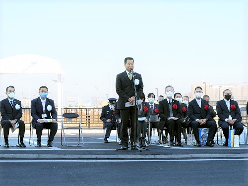 主催者挨拶をする町長