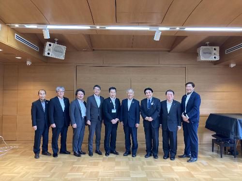 佐賀県町村会の皆様と集合写真