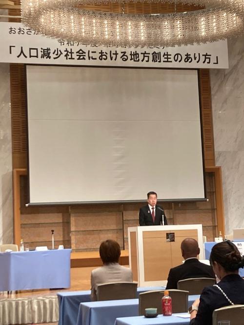 閉会の挨拶をする藤原町長