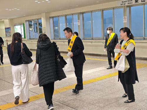 街頭キャンペーンの様子