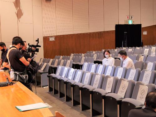 町民会館ホールでの撮影の様子