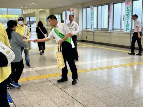 街頭啓発の様子