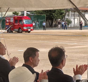 大会を見守る藤原町長