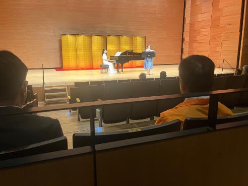 コーラスそよかぜの演奏の様子