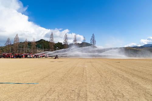 一斉放水の様子