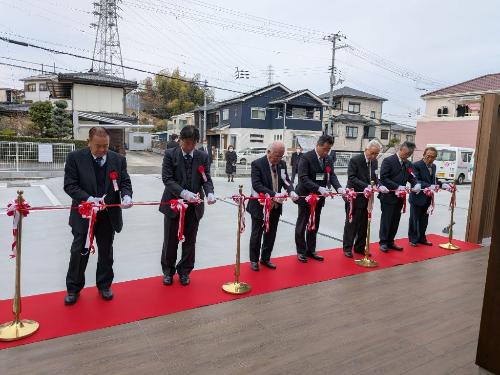 竣工式の様子（テープカット）