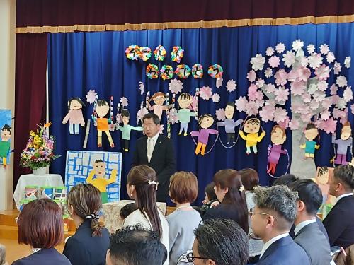 祝辞を述べる藤原町長