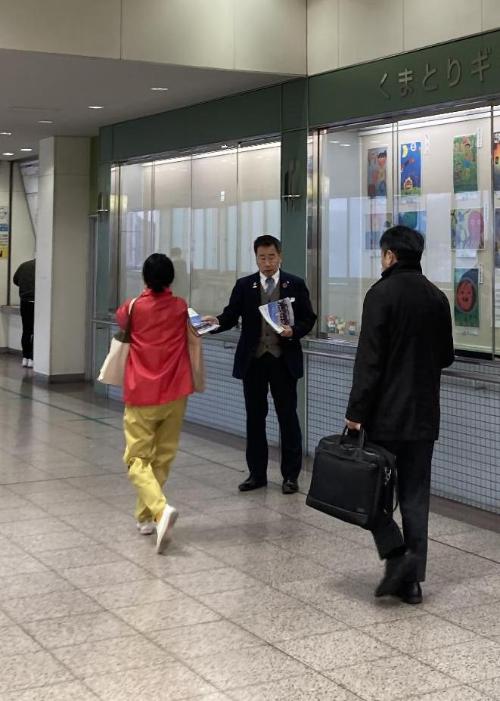 広報配布の様子