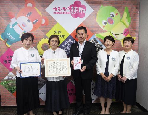 贈呈式の様子