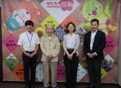 NPO法人くまとり子育ちWA・輪・和のお二人と藤原町長、吉田教育長