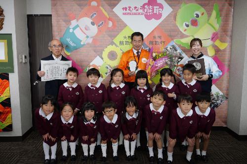 園児のみなさんと藤原町長