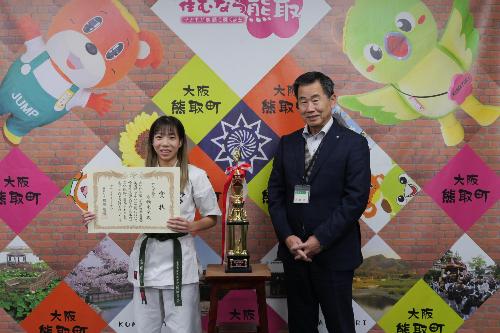 町民文化賞の高橋さんと藤原町長