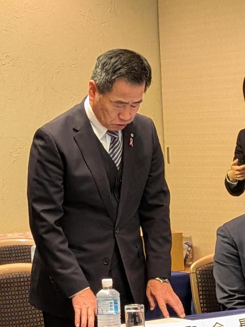 挨拶する藤原町長