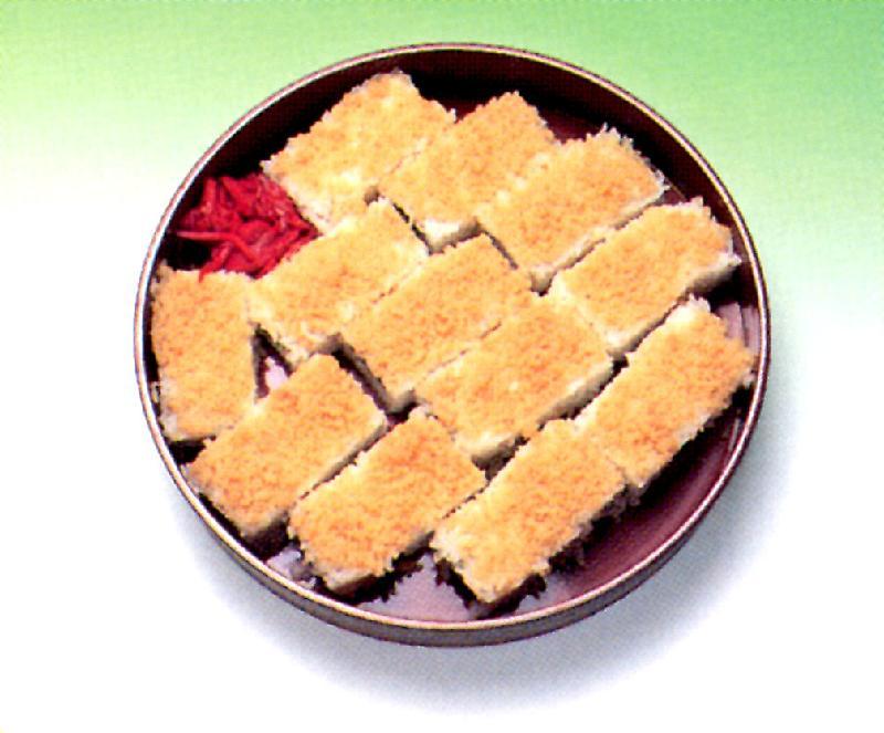 丸い器に盛りつけられ、紅ショウガが添えられた、えびじゃこ寿司の写真