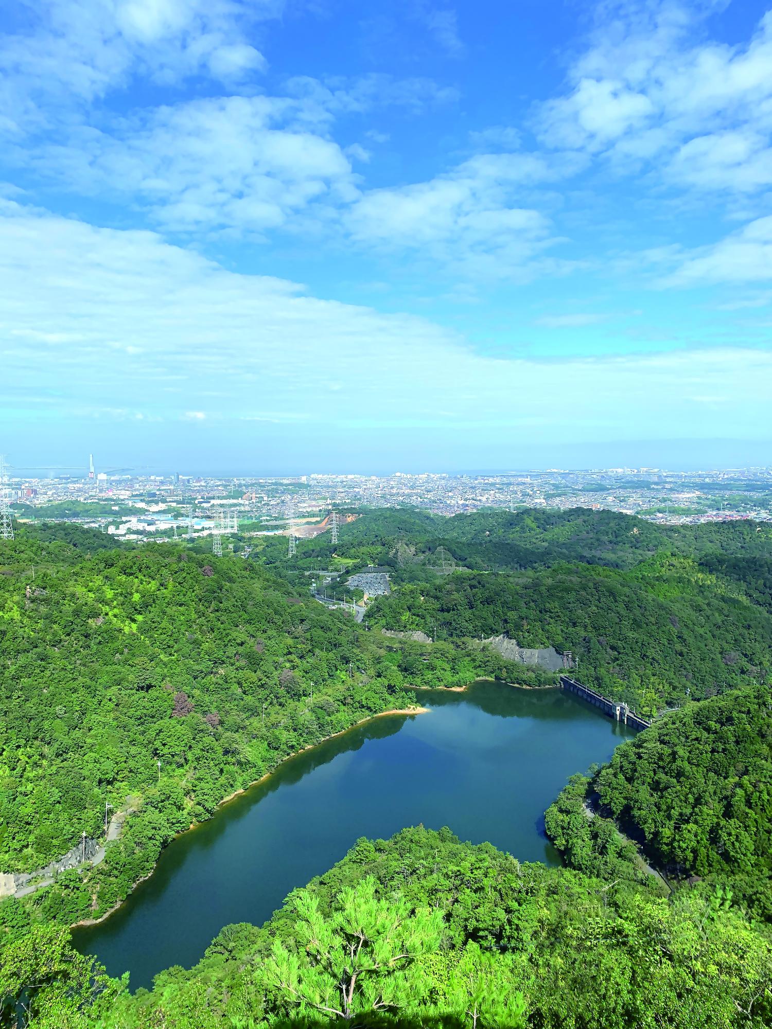 永楽ダムを上から撮影した画像