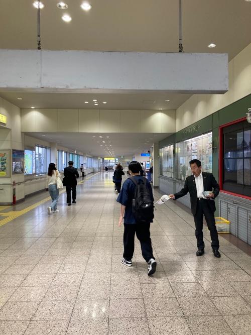 広報誌配布の様子