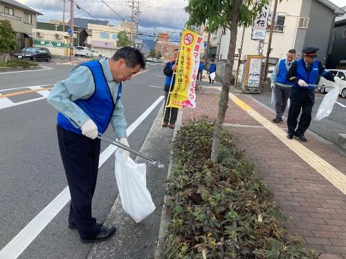 駅前清掃の様子