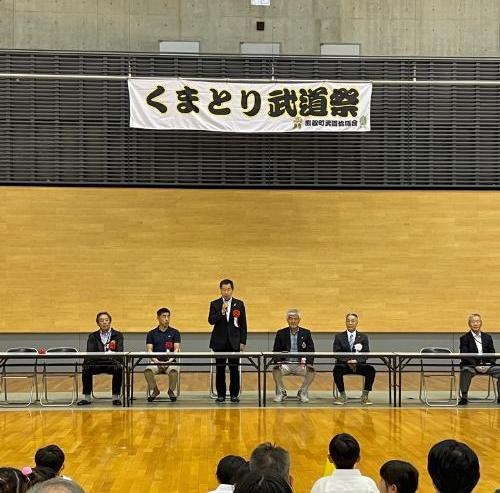 挨拶する藤原町長