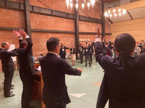 万歳三唱の様子