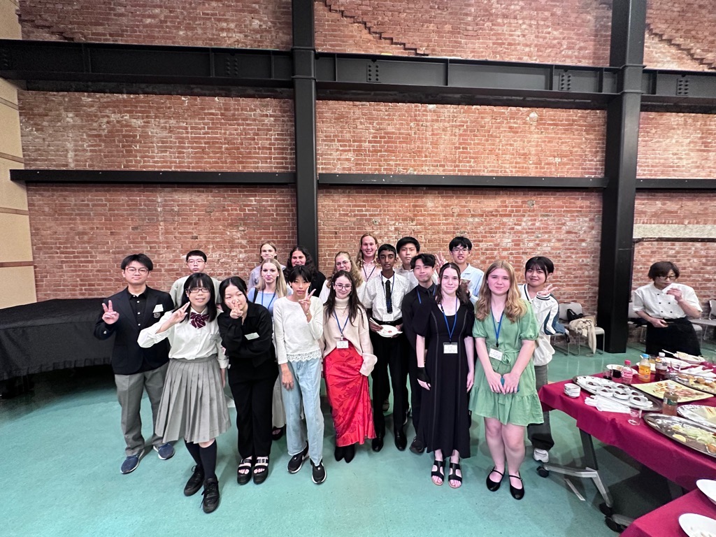 学生との集合写真