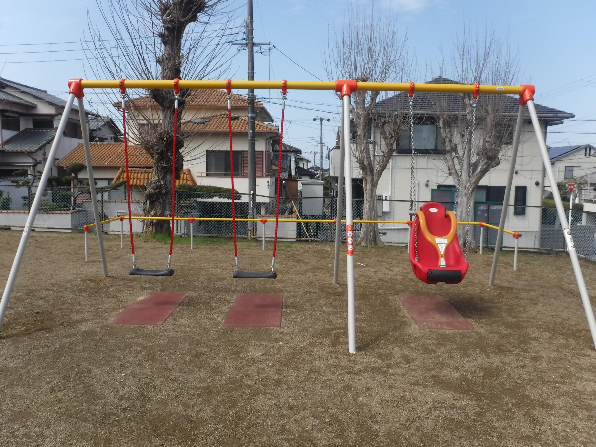 3連サポート付きブランコ