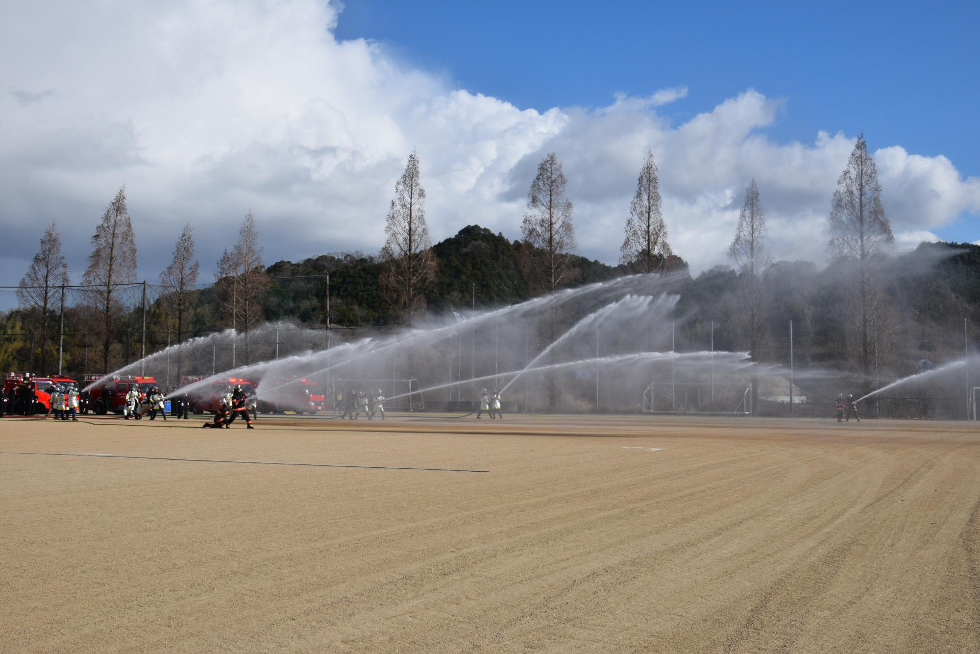 一斉放水の様子