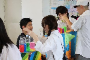 催し物を楽しむ生徒の様子です