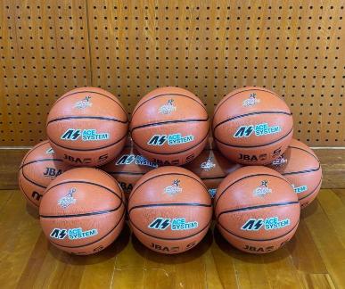 寄附してもらった22個のバスケットボール