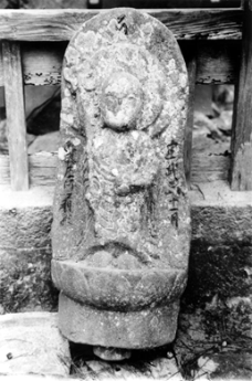 石造地蔵菩薩立像の白黒写真
