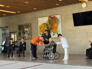 ホワイエにて表彰式の様子