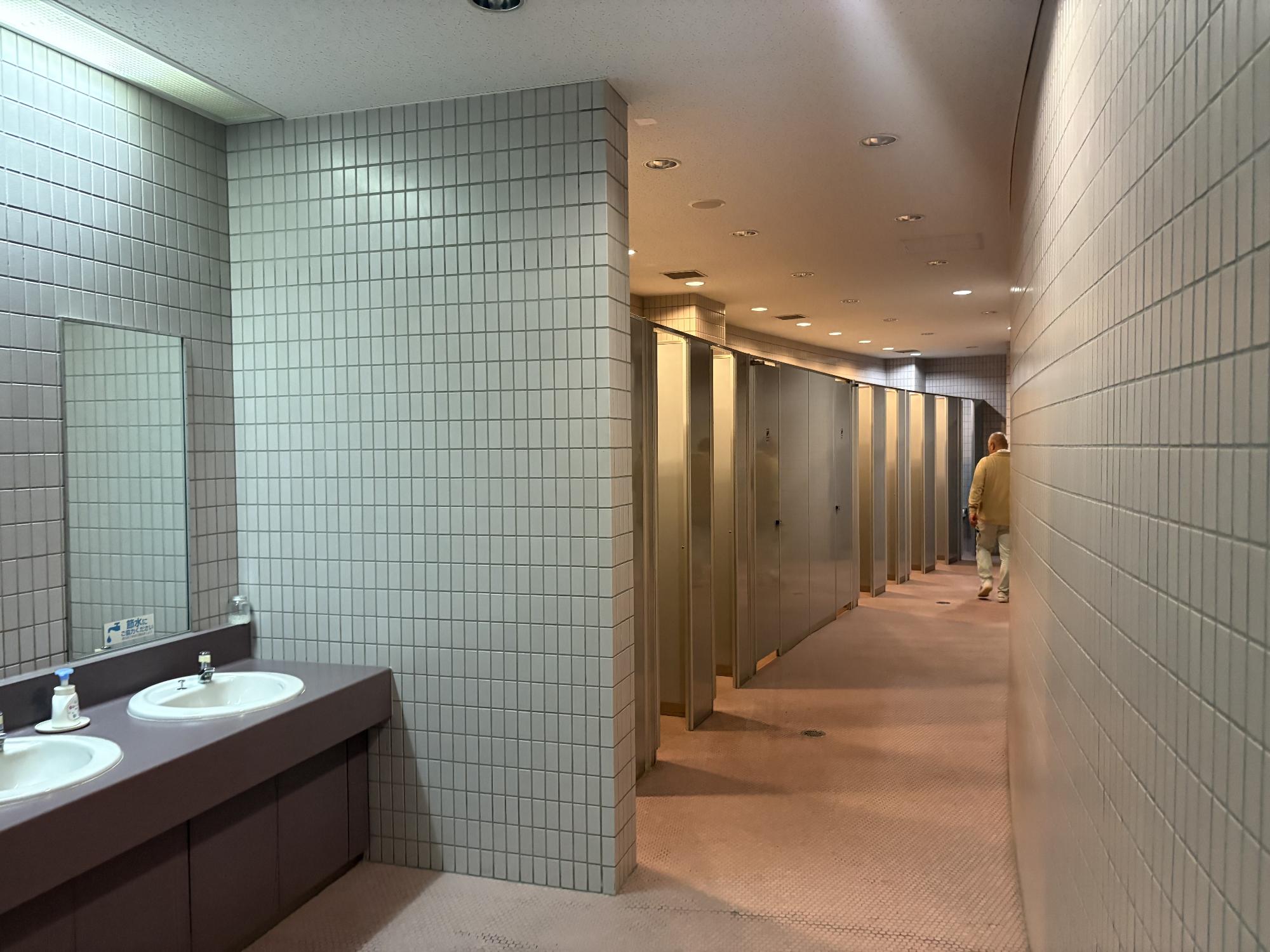 女性用トイレ着工前