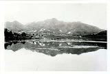 池から望んだ雨山の山並みを昭和9年に撮影した白黒写真