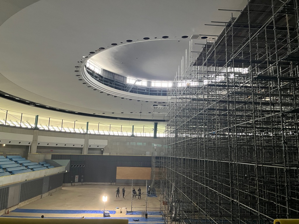 内部足場建設中