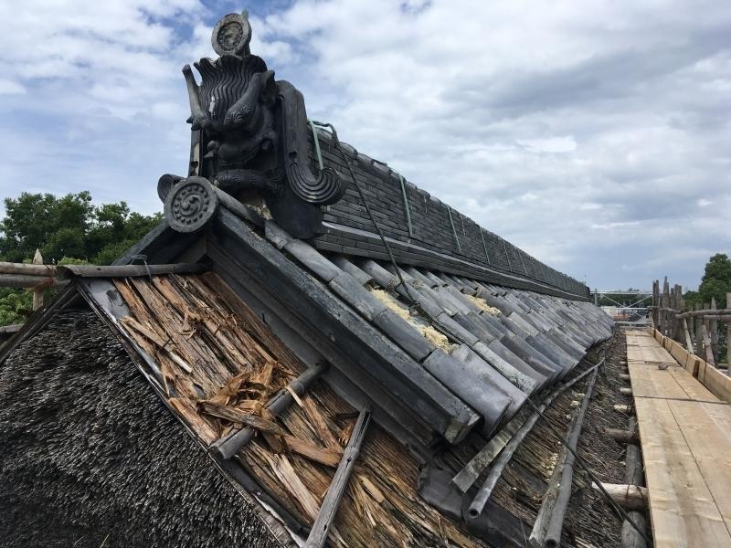 中家住宅の屋根瓦の写真