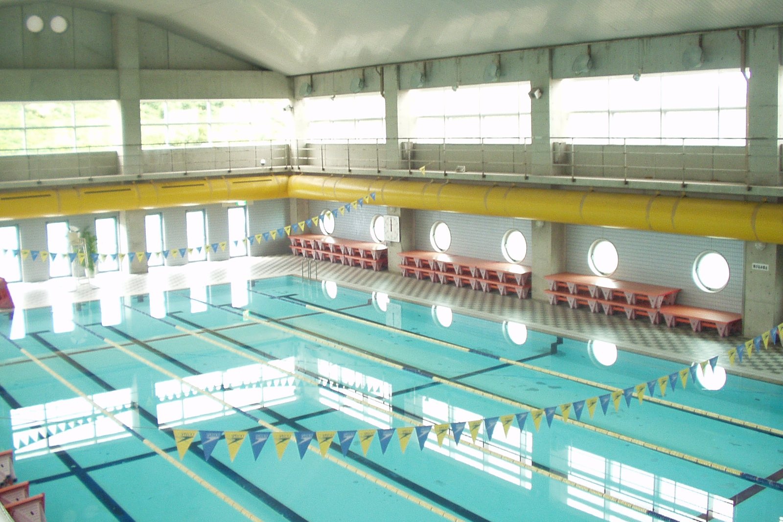 ひまわりドーム屋内プール