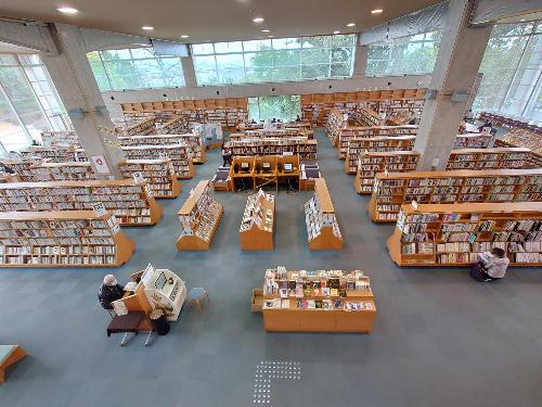 図書館閲覧室写真