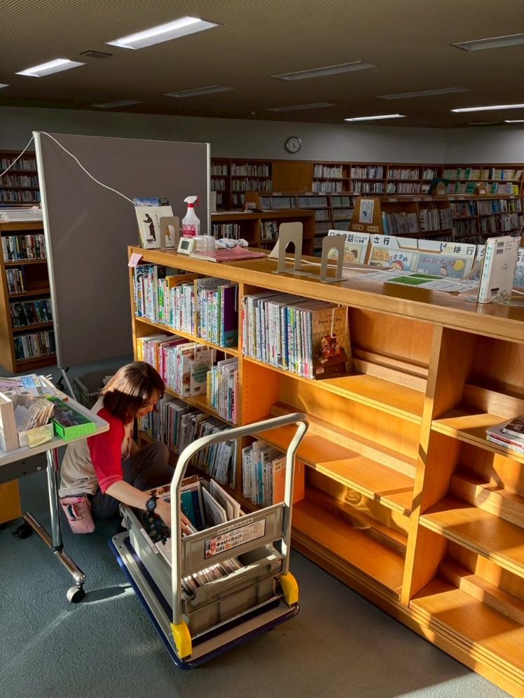 低書架へ並べる