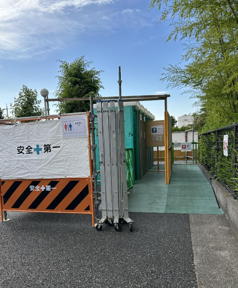 仮設トイレ